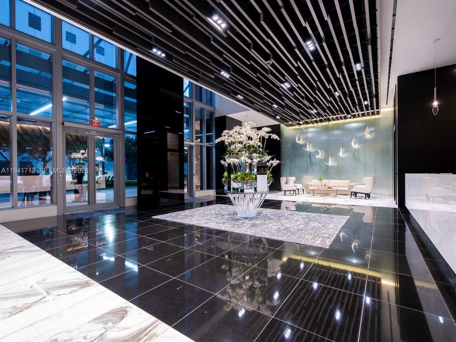 PARAMOUNT WORLDCENTER - Residential