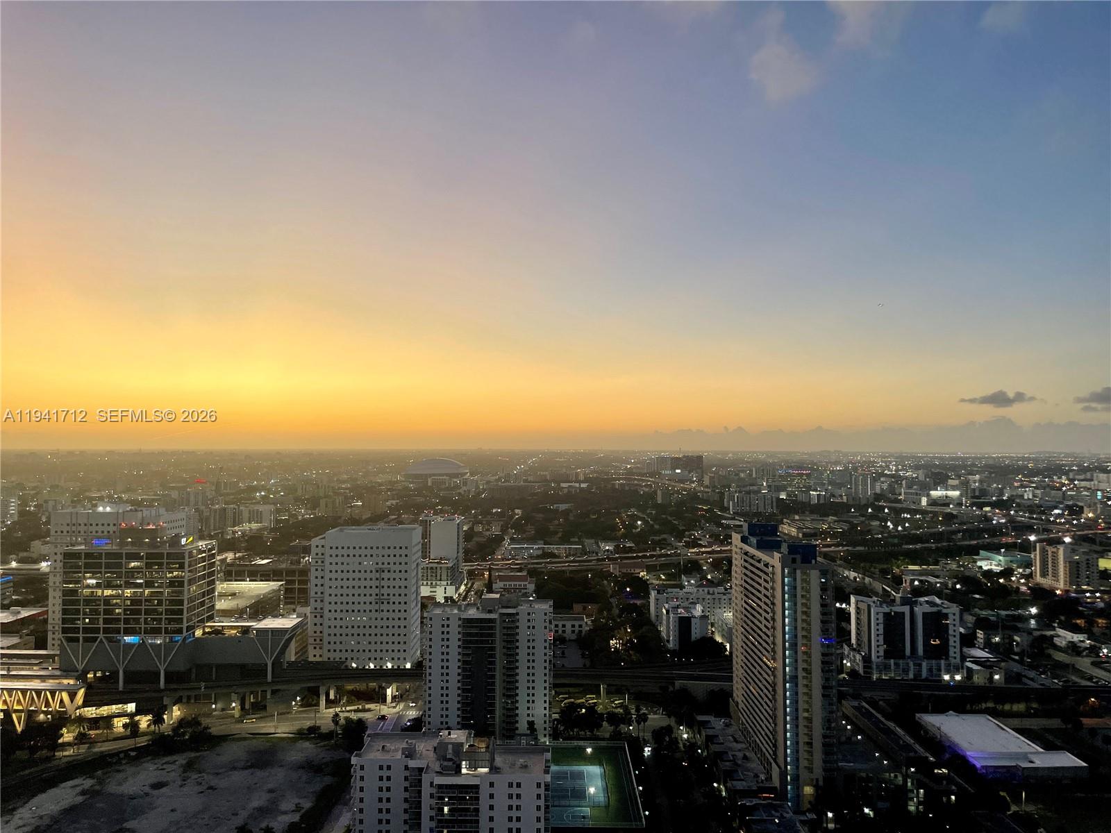 PARAMOUNT WORLDCENTER - Residential