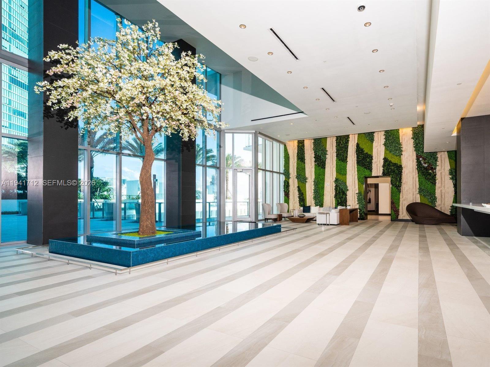 PARAMOUNT WORLDCENTER - Residential