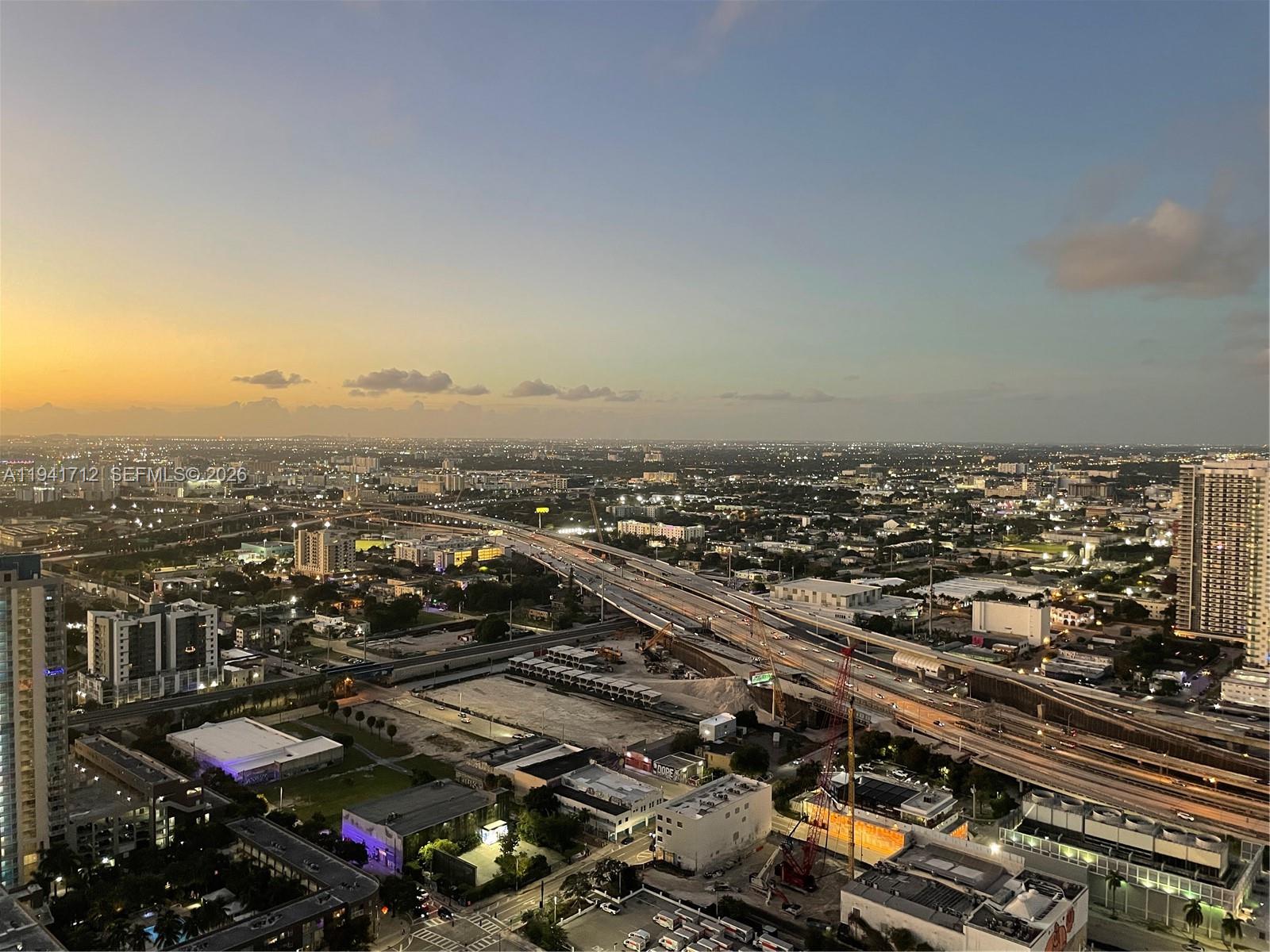 PARAMOUNT WORLDCENTER - Residential