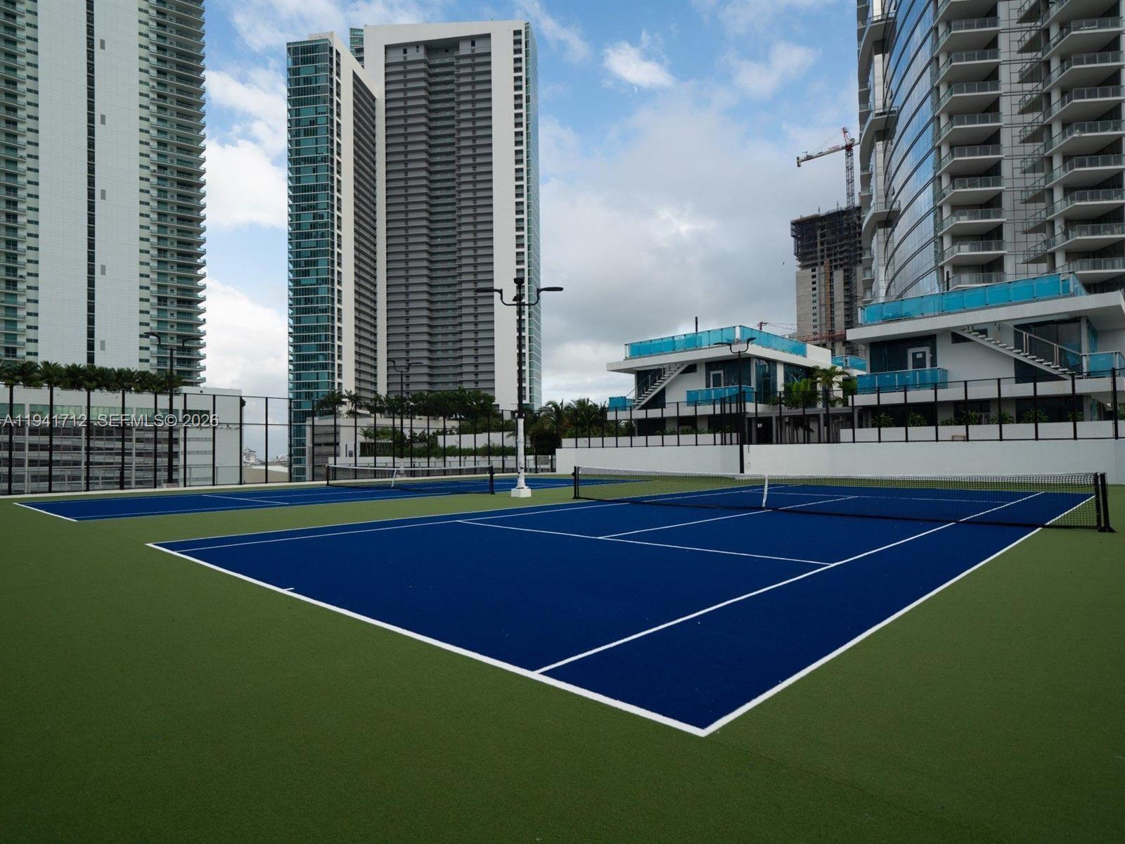 PARAMOUNT WORLDCENTER - Residential