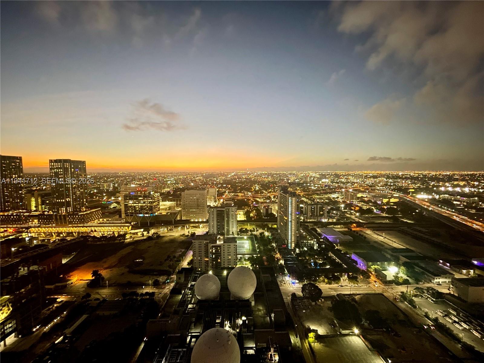 PARAMOUNT WORLDCENTER - Residential