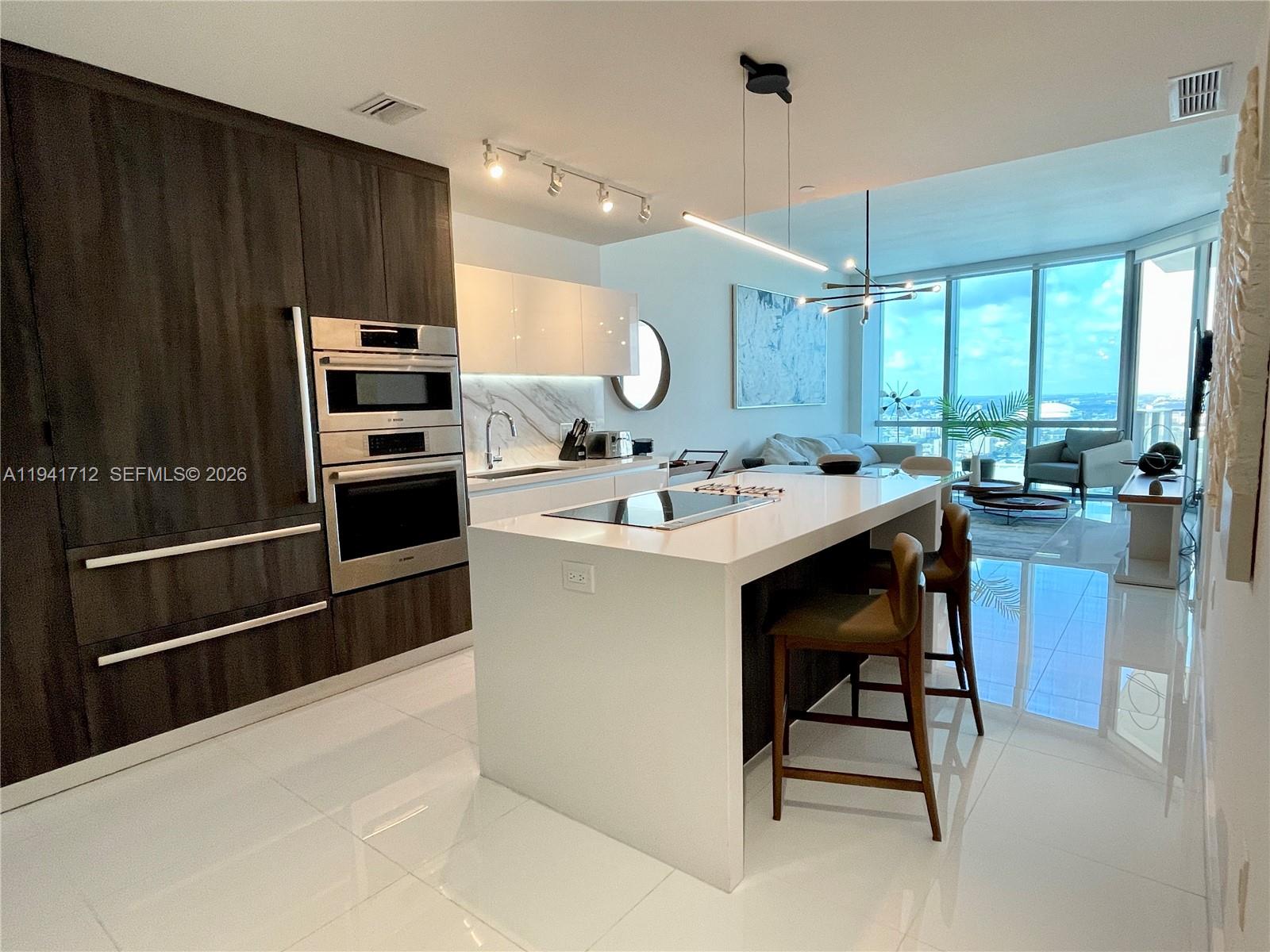 PARAMOUNT WORLDCENTER - Residential