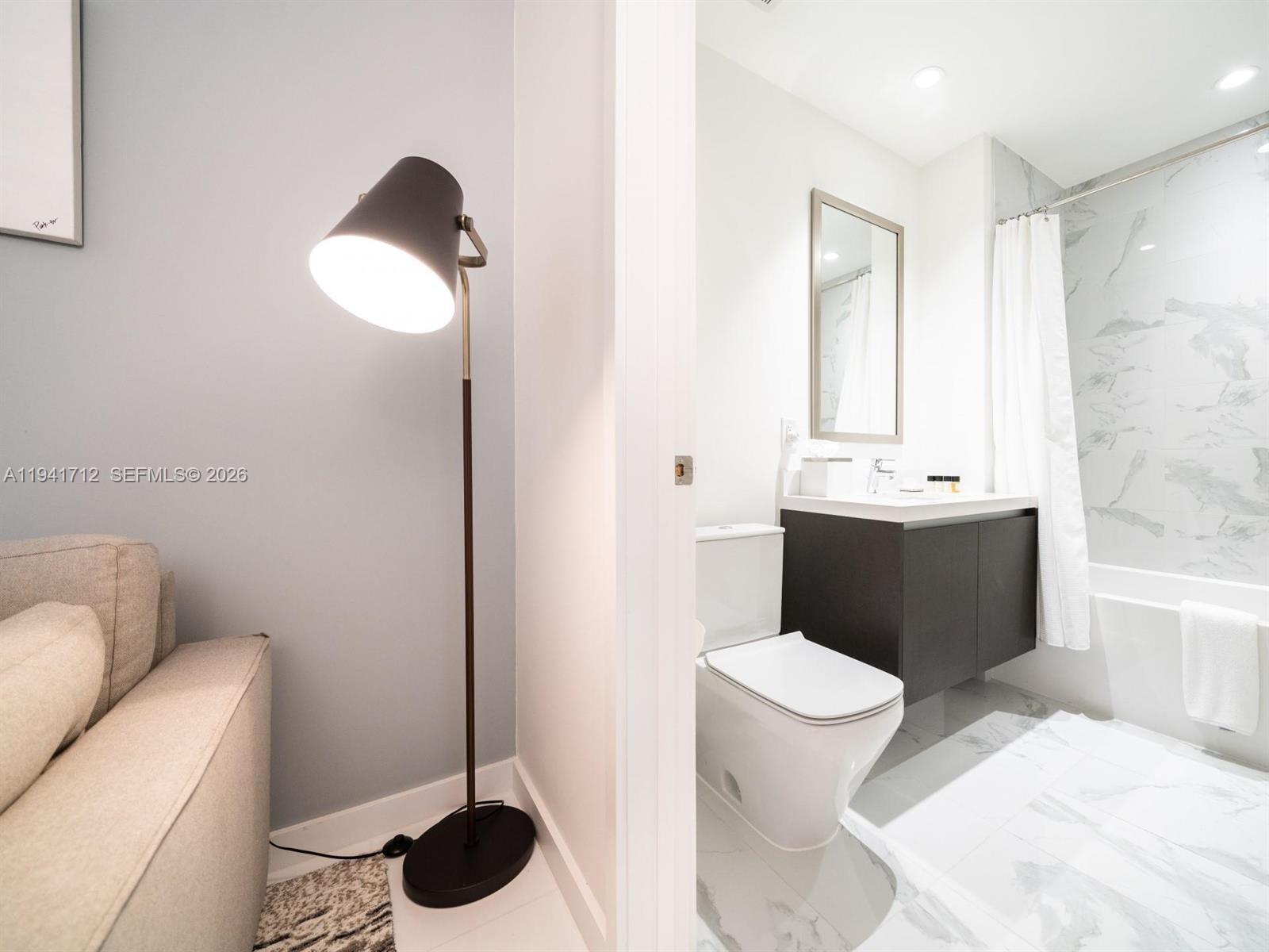 PARAMOUNT WORLDCENTER - Residential