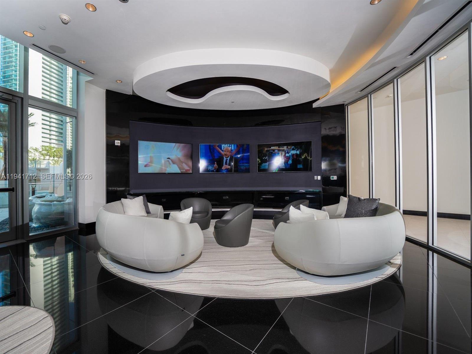 PARAMOUNT WORLDCENTER - Residential