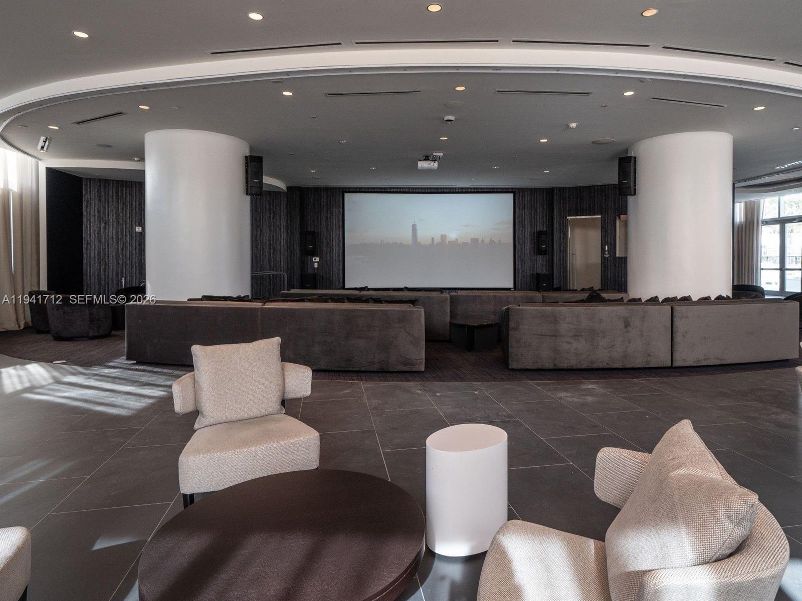 PARAMOUNT WORLDCENTER - Residential