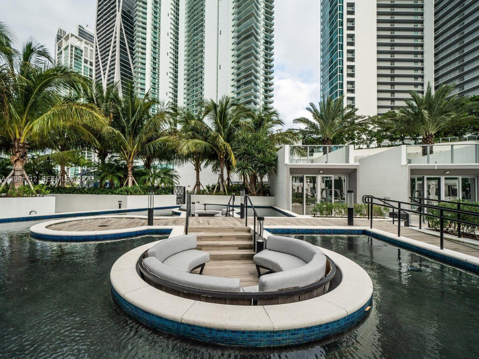 PARAMOUNT WORLDCENTER - Residential