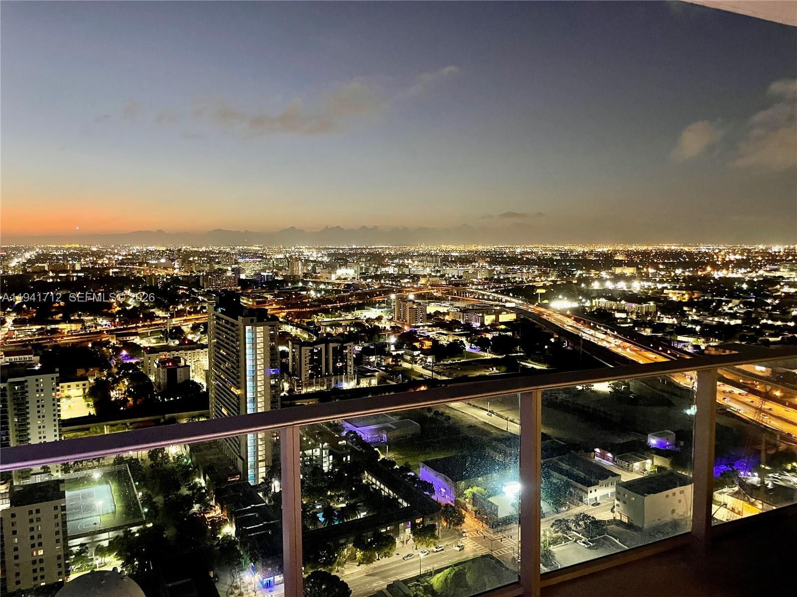 PARAMOUNT WORLDCENTER - Residential