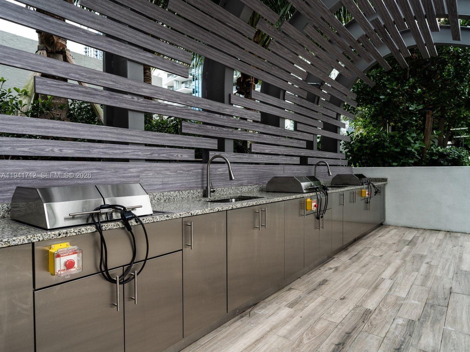 PARAMOUNT WORLDCENTER - Residential