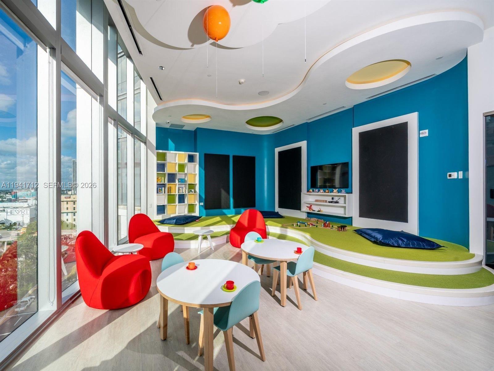 PARAMOUNT WORLDCENTER - Residential