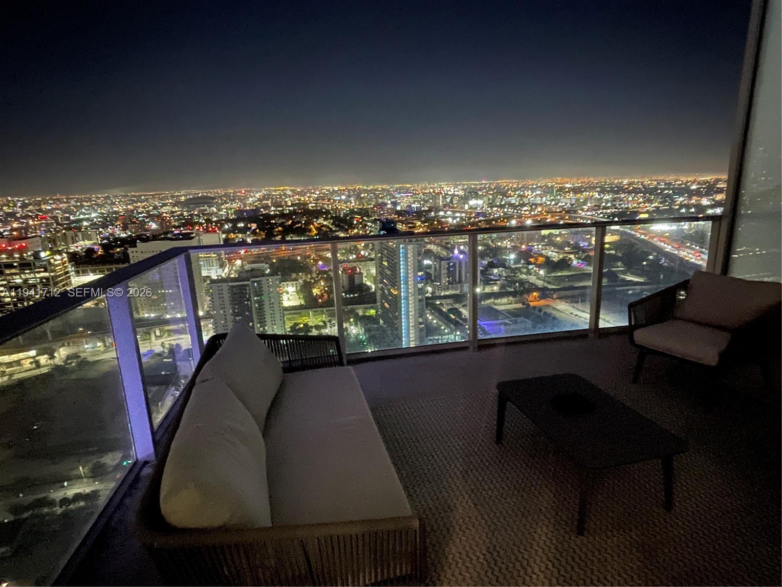 PARAMOUNT WORLDCENTER - Residential