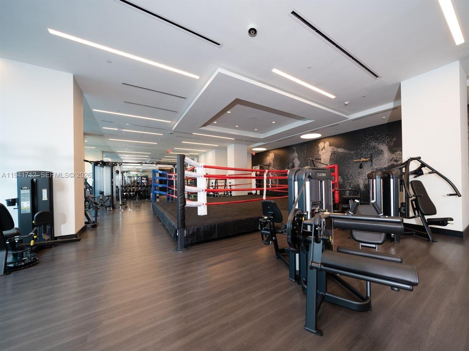 PARAMOUNT WORLDCENTER - Residential