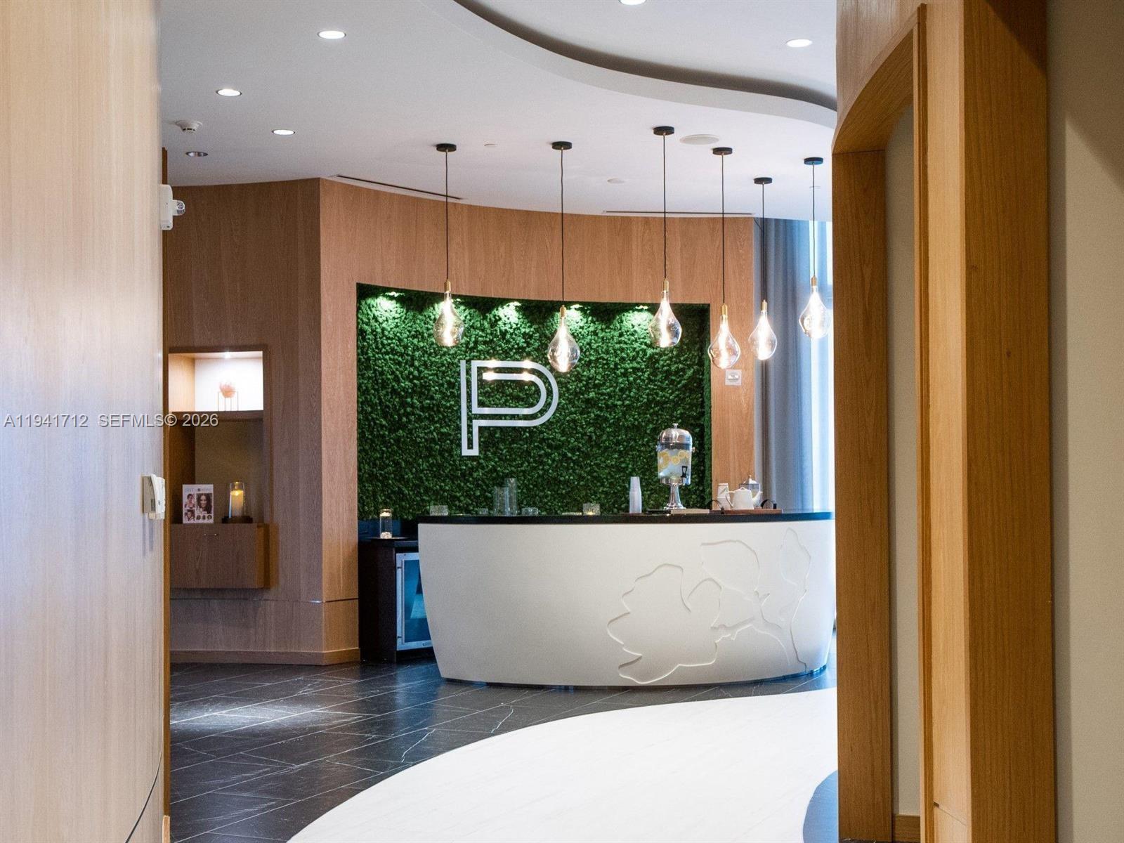 PARAMOUNT WORLDCENTER - Residential