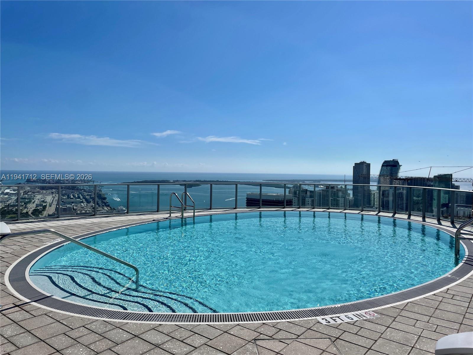 PARAMOUNT WORLDCENTER - Residential