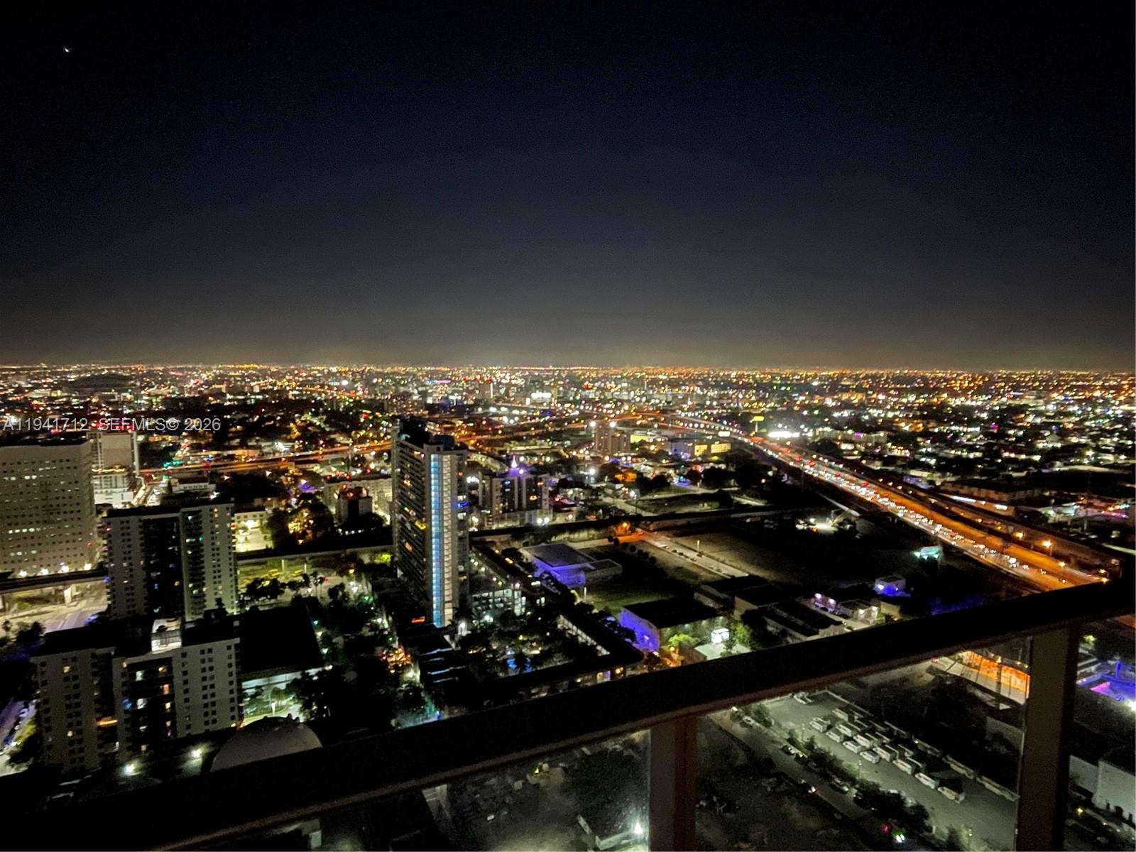 PARAMOUNT WORLDCENTER - Residential