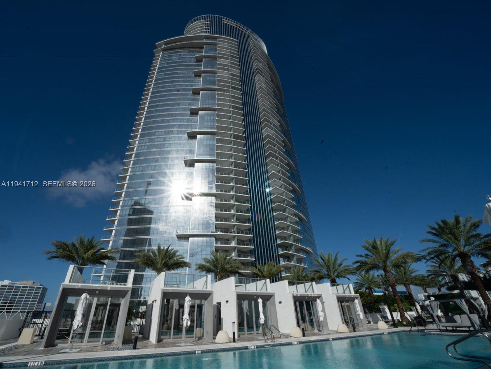 PARAMOUNT WORLDCENTER - Residential