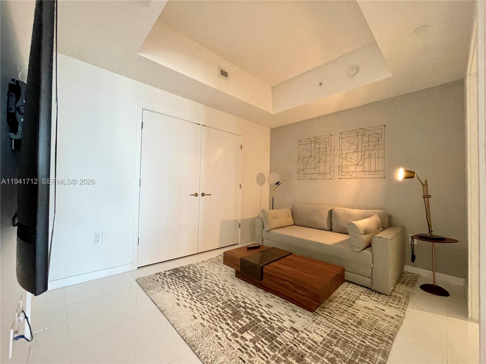 PARAMOUNT WORLDCENTER - Residential