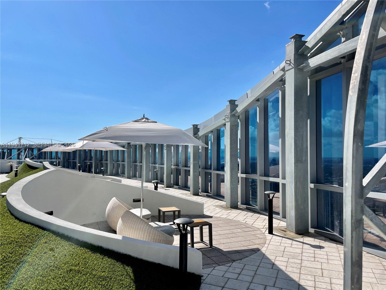 PARAMOUNT WORLDCENTER - Residential