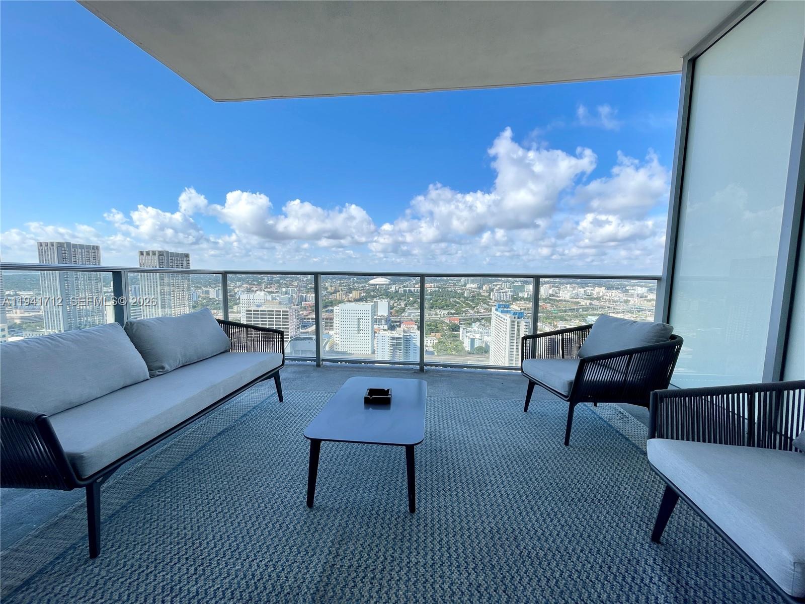 PARAMOUNT WORLDCENTER - Residential