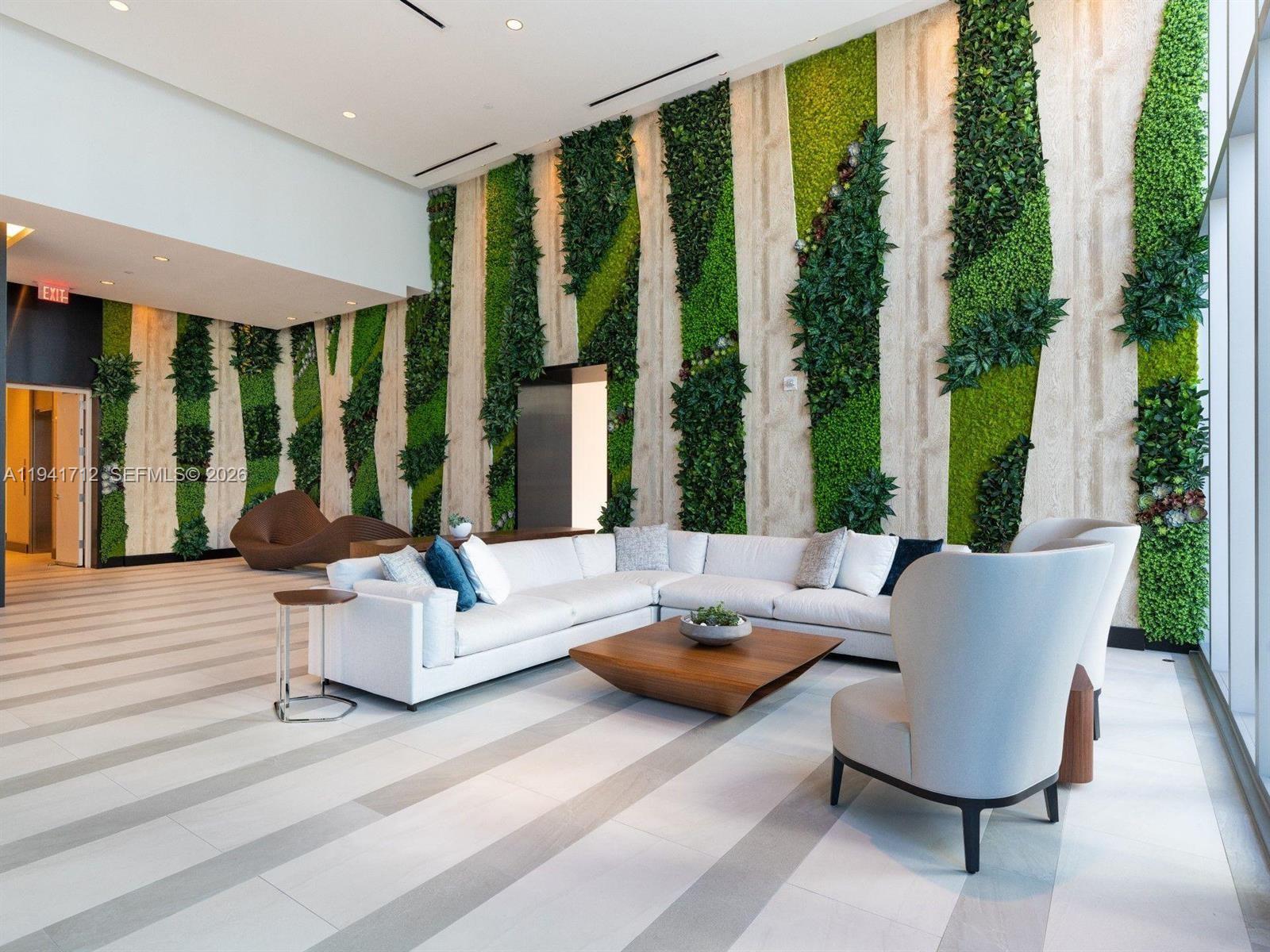 PARAMOUNT WORLDCENTER - Residential