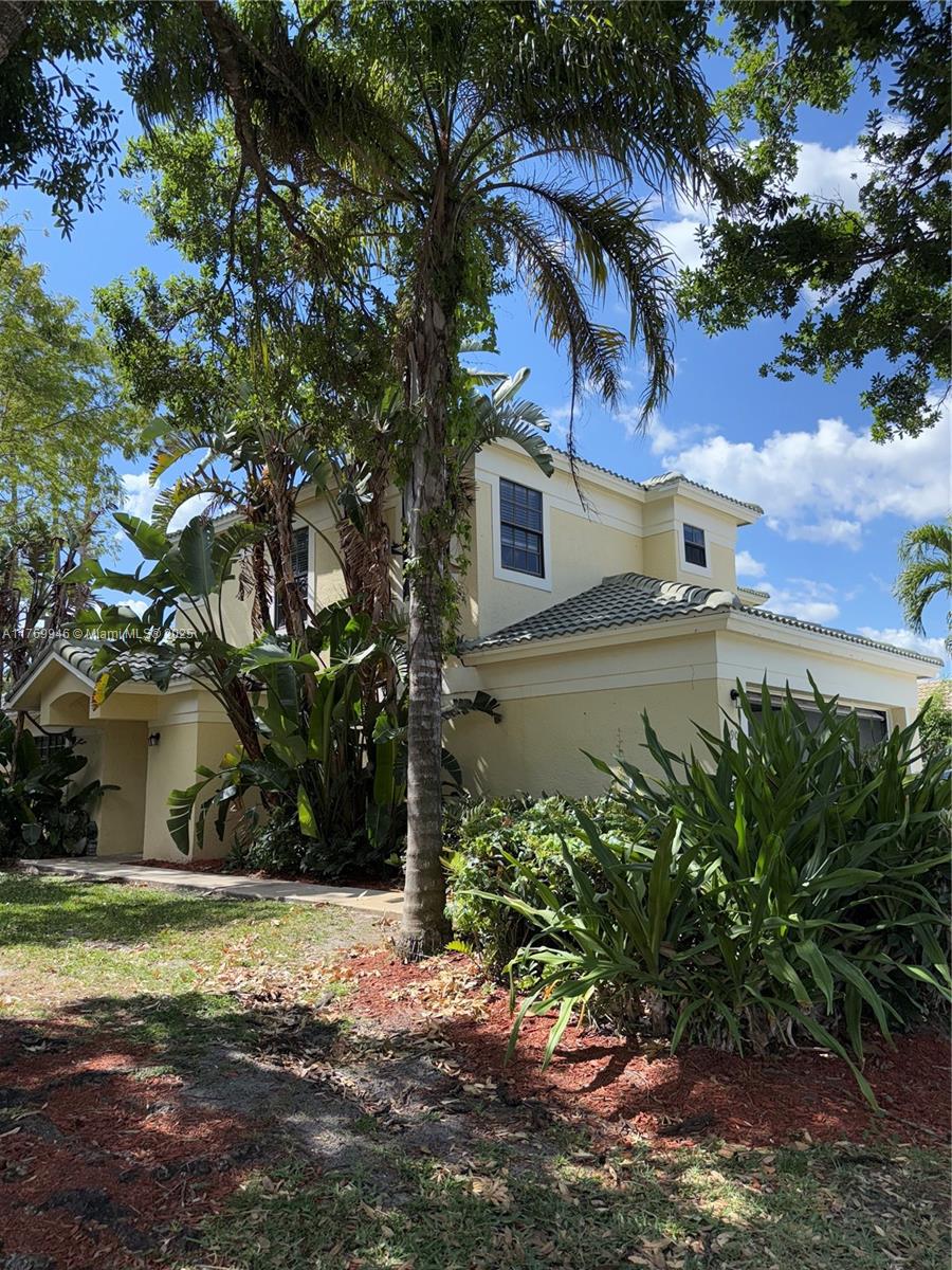 Available immediately!! Simple application and no HOA! Freshly painted! Master located downstairs. Screened in patio. 2 car garage & 2 car driveway. 680+ credit required. First last and security required.