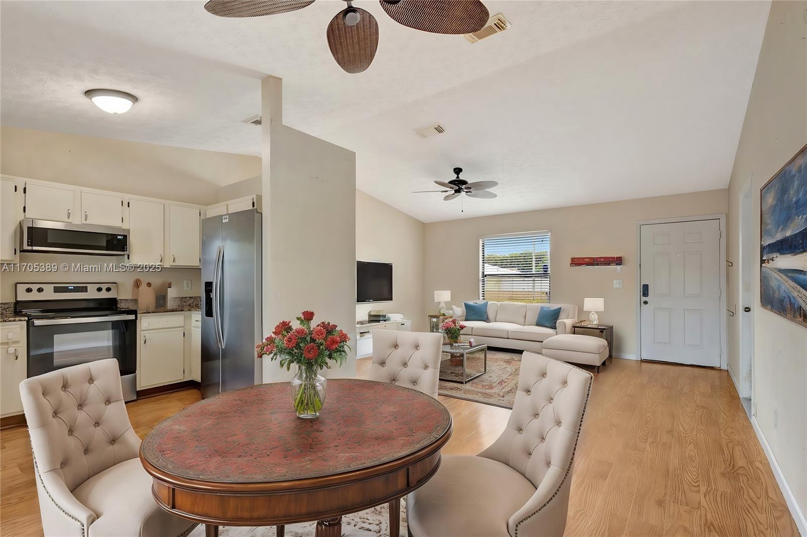 View photos, virtual tours, details... 205 SW Christmas Ter