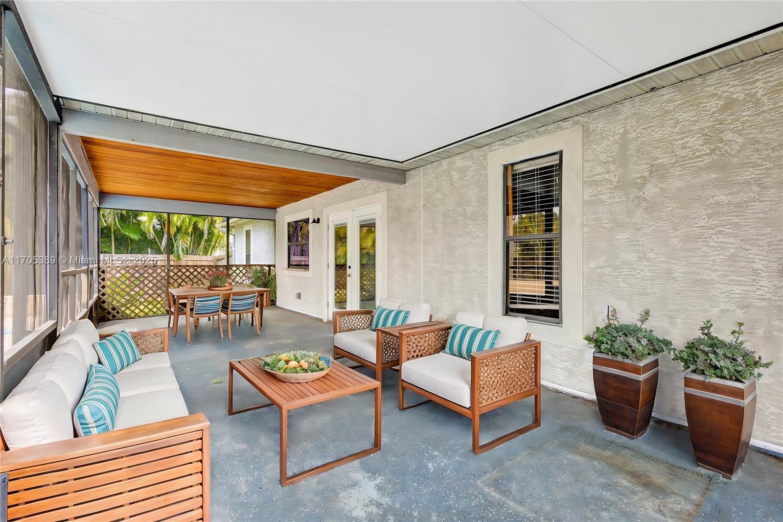 View photos, virtual tours, details... 205 SW Christmas Ter