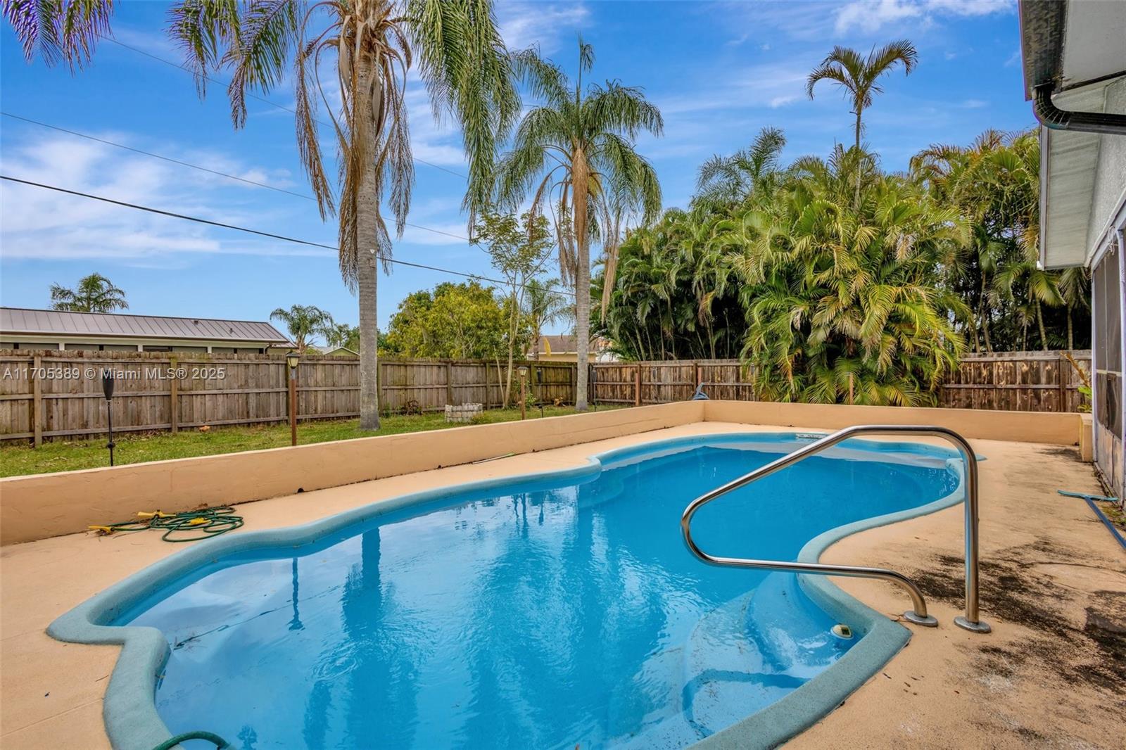 View photos, virtual tours, details... 205 SW Christmas Ter