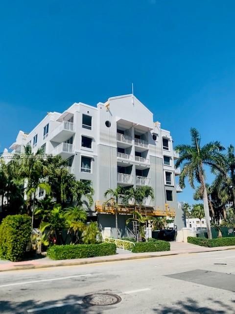 Photo 3 of 23 of 2642 Collins Ave 302 condo