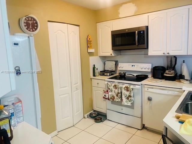 Photo 18 of 23 of 2642 Collins Ave 302 condo