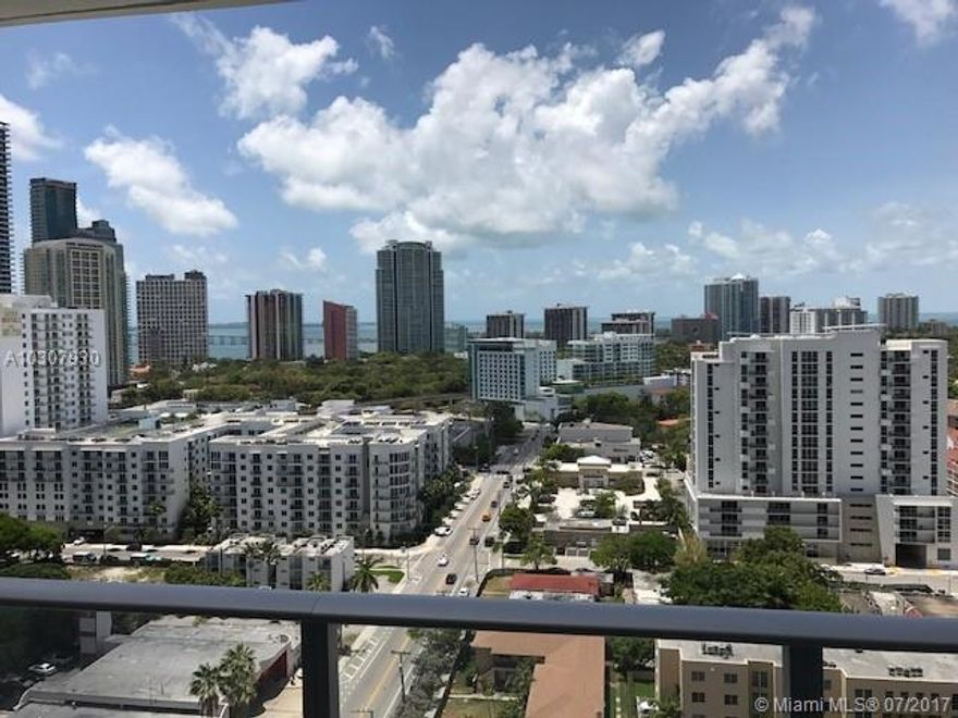 ******        READY TO MOVE IN        ******BRICKELL TEN JUST OPENED! BE THE FIRST TO LIVE A SPECTACULAR LOWER PH UNIT IN THE MIDDLE OF BRICKELL. COVERED PARKING. EASY ACCESS TO MAJOR HIGHWAYS. STORAGE IS INCLUDED. EASY TO SHOW