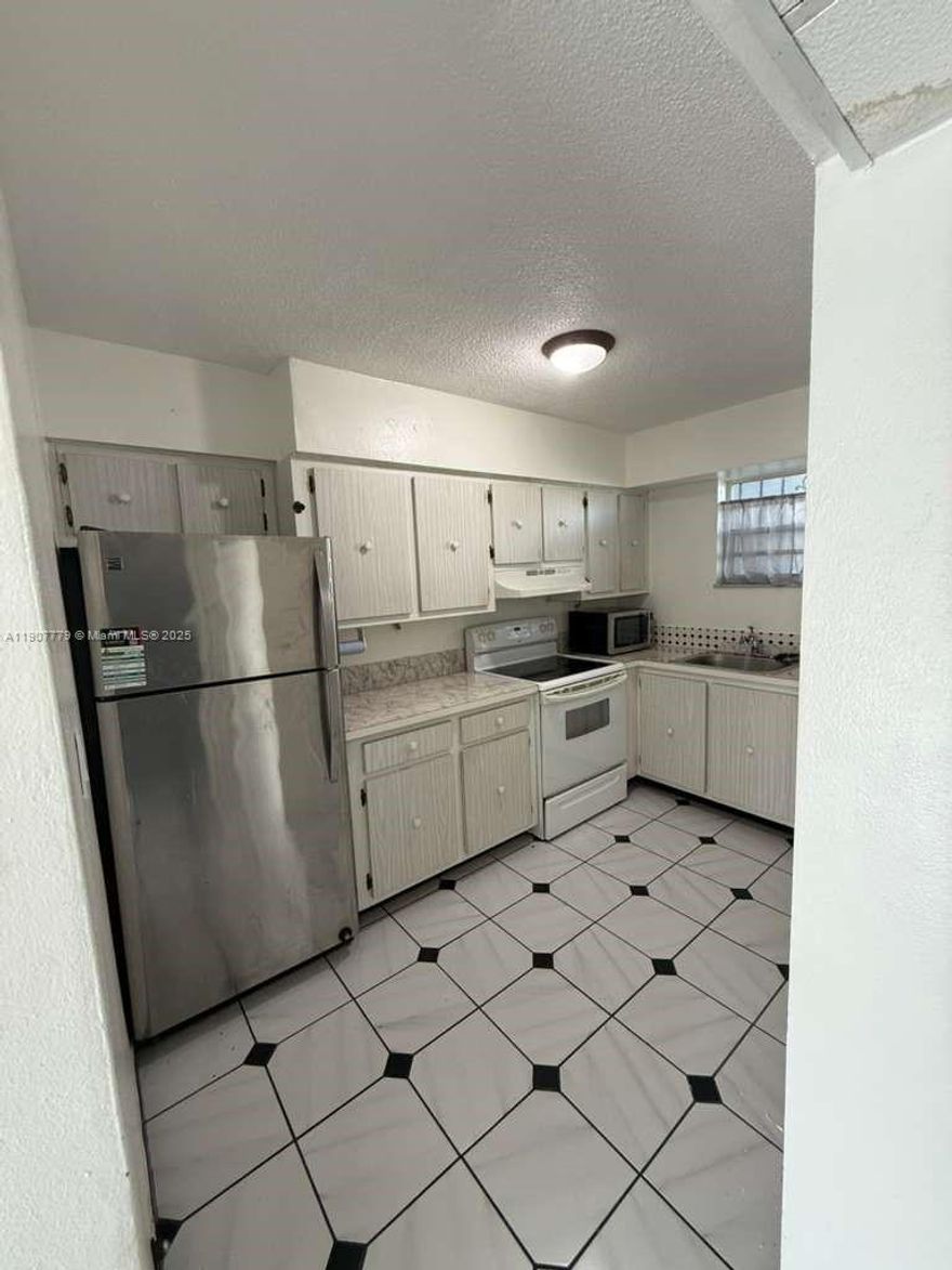 UNBEATABLE LOCATION!! CHARMING 2-BEDROOM, 1-BATH APARTMENT IN GROVE GARDENS CONDOMINIUM. THIS BRIGHT AND INVITING HOME FEATURES TILE FLOORING THROUGHOUT AND A FULLY EQUIPPED KITCHEN WITH PLENTY OF ROOM FOR COOKING AND ENTERTAINING.  ENJOY THE CONVENIENCE OF LIVING JUST MINUTES FROM COCONUT GROVE. THE GATED COMMUNITY FEATURES POOL, GUEST PARKING AND MANAGEMENT ON SITE.