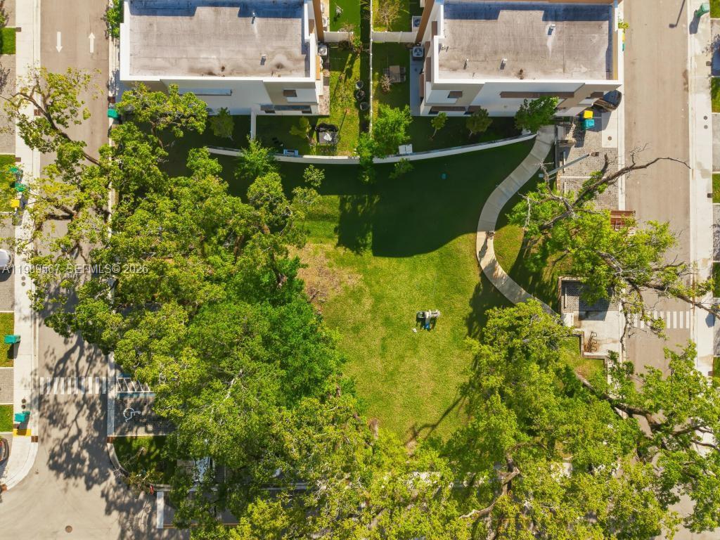 OAKS PLACE - Residential