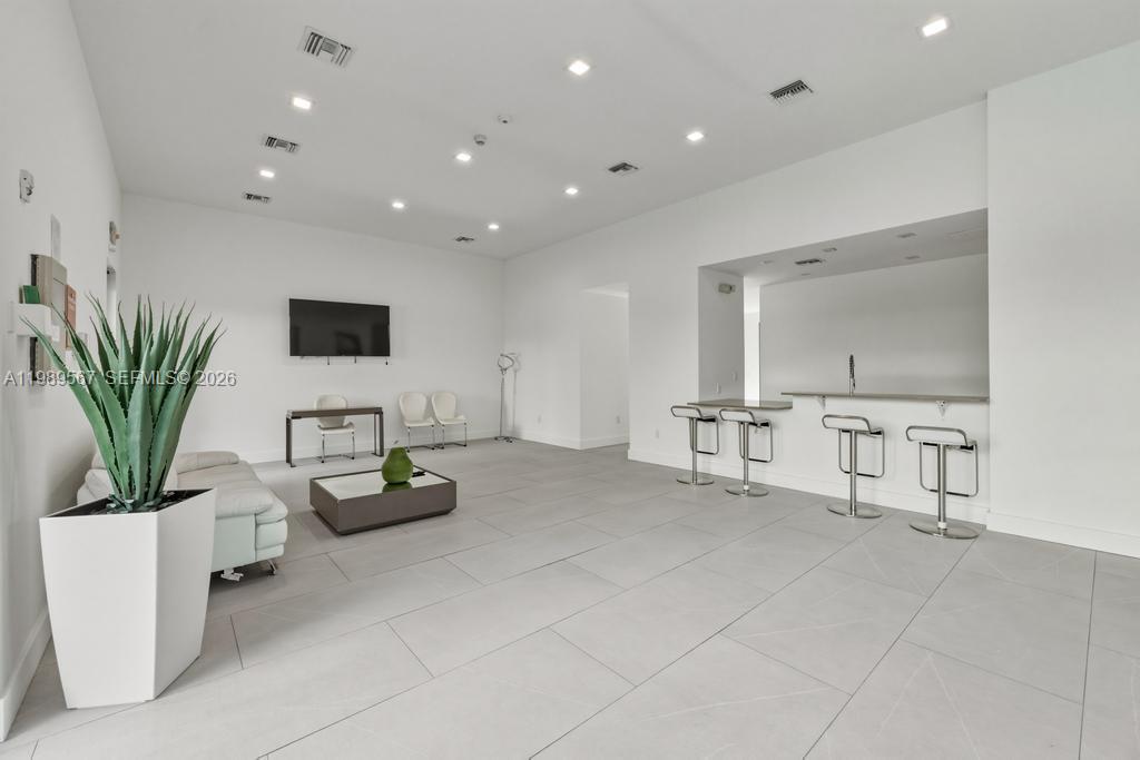 OAKS PLACE - Residential