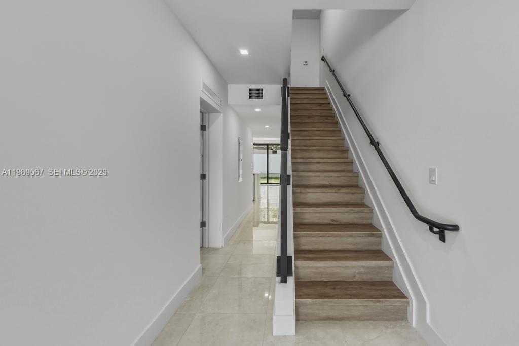 OAKS PLACE - Residential