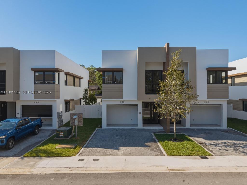 OAKS PLACE - Residential