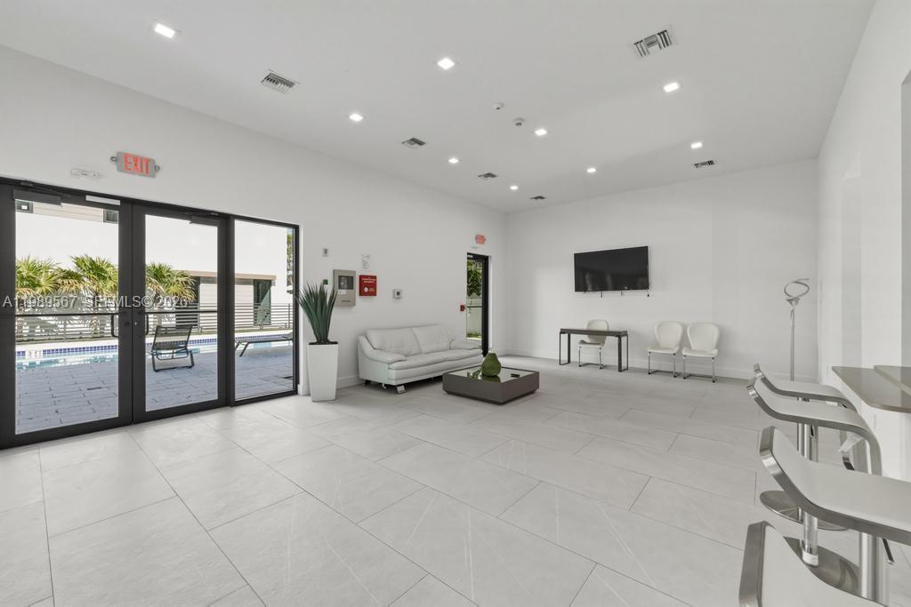 OAKS PLACE - Residential