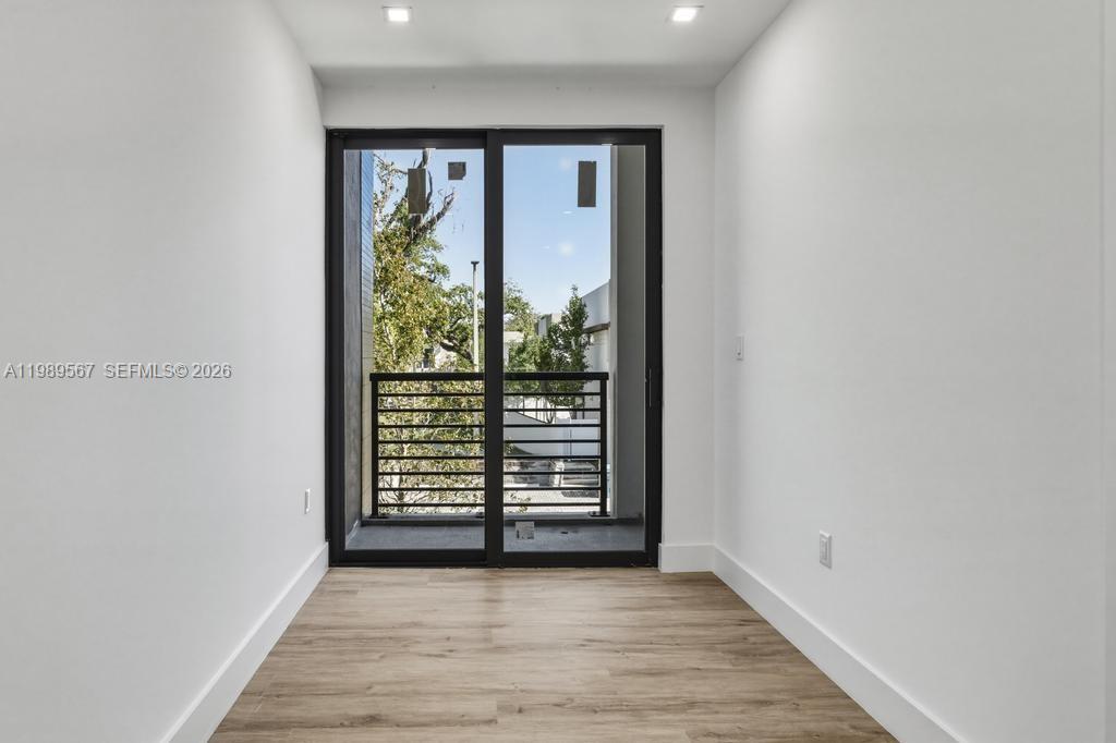 OAKS PLACE - Residential