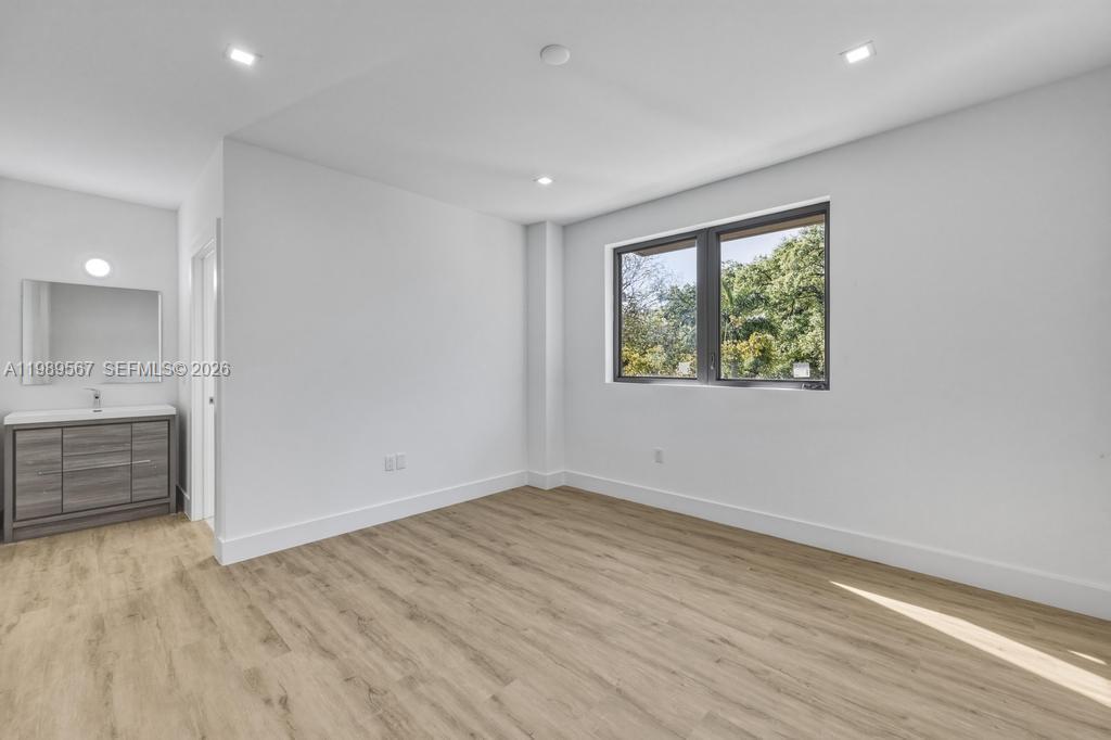 OAKS PLACE - Residential