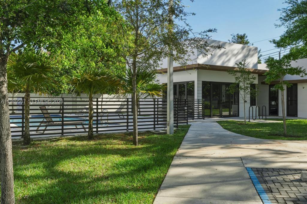 OAKS PLACE - Residential