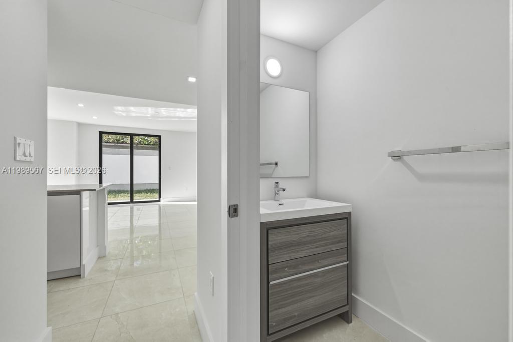 OAKS PLACE - Residential