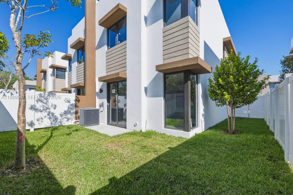 OAKS PLACE - Residential