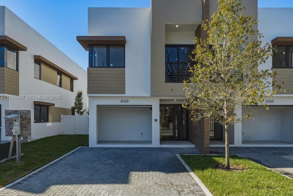 OAKS PLACE - Residential