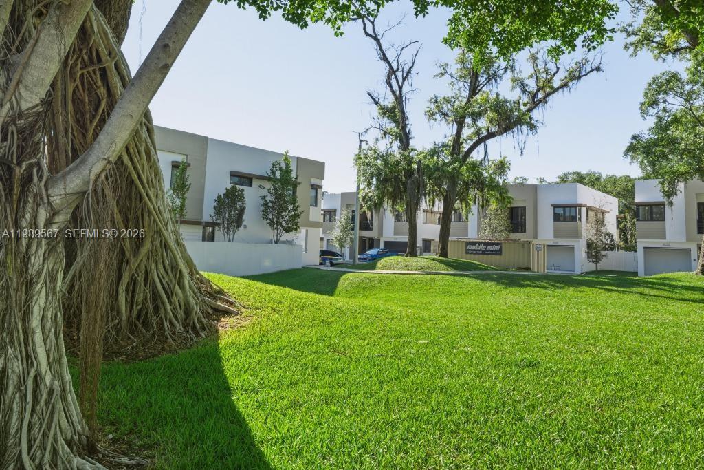 OAKS PLACE - Residential