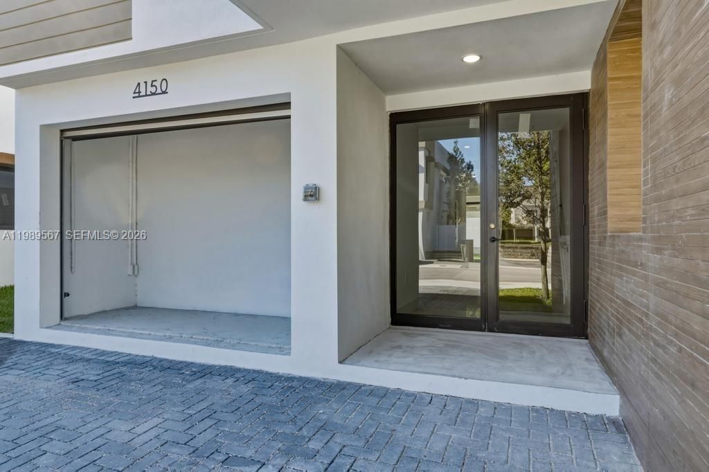 Photo of 4150 S Oak Pl, Dania Beach, FL 33314 (MLS # A11989567)