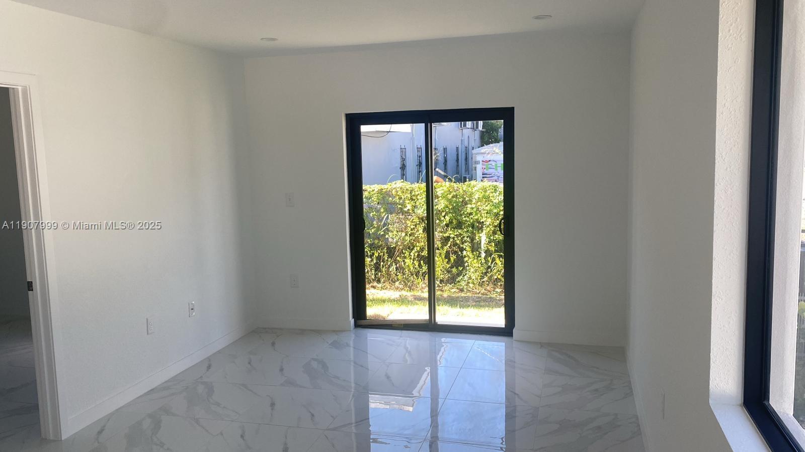 ¤CORAL BAY MANOR - Residential Income