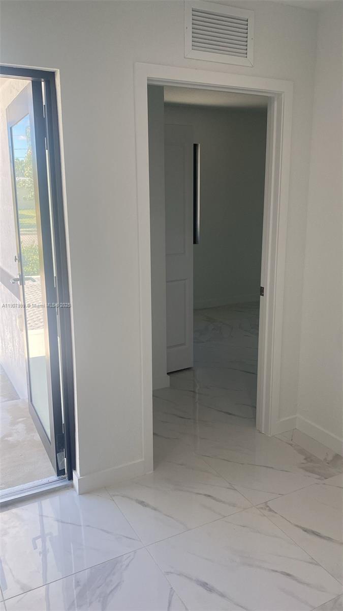 ¤CORAL BAY MANOR - Residential Income