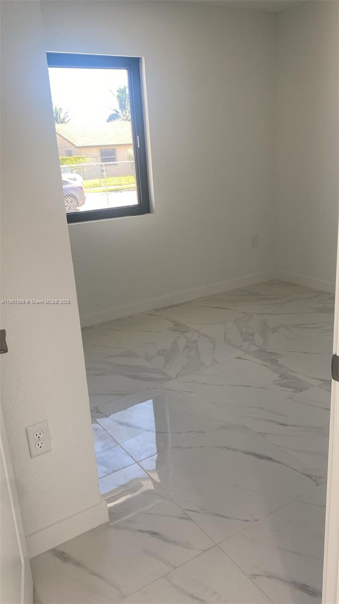 ¤CORAL BAY MANOR - Residential Income