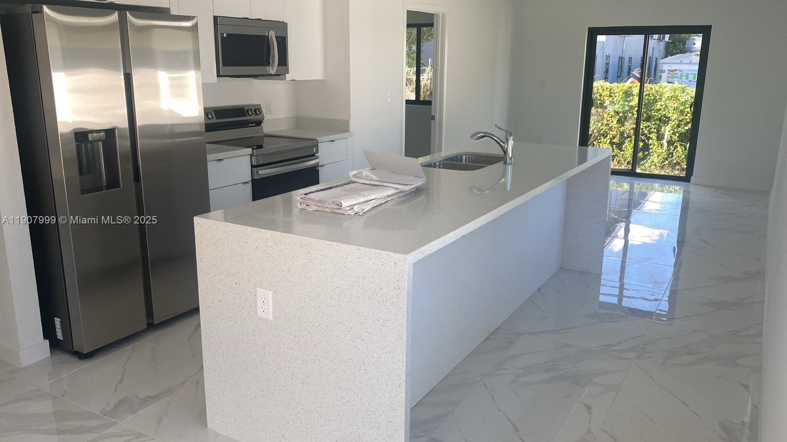 ¤CORAL BAY MANOR - Residential Income