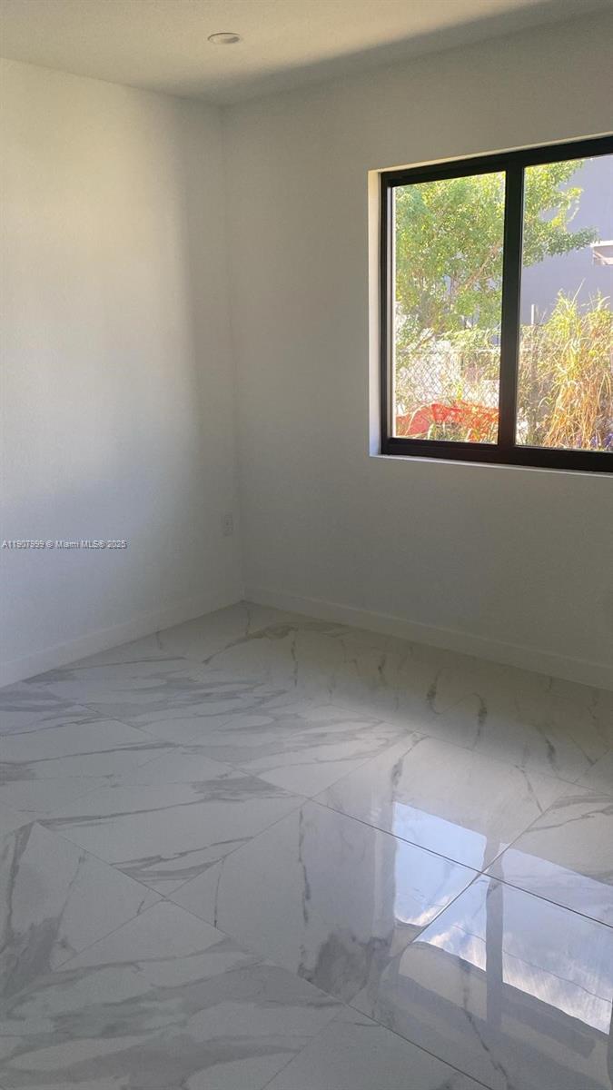 ¤CORAL BAY MANOR - Residential Income